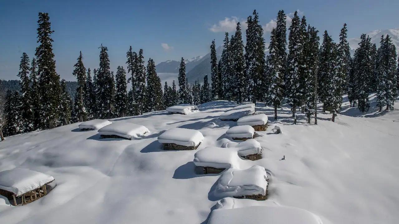 Gulmarg snowfall in winter — skiing and Gondola rides in Kashmir