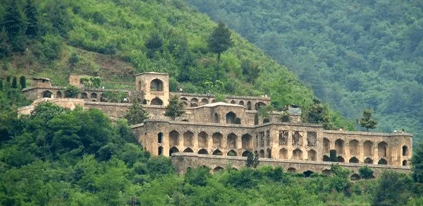 <img class="alignnone size-medium wp-image-11666"
src="https://kashmirtickets.com/wp-content/uploads/2023/03/Screenshot-2026-03-27-121026-600x292.png"
alt="Pari Mahal Palace of Fairies terraced garden in Srinagar with panoramic view of Dal Lake at sunset"