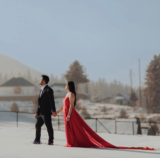 Pahalgam Kashmir honeymoon — romantic lush green valley with the Lidder River and pine forests, a perfect serene escape for honeymooning couples seeking peace and natural beauty