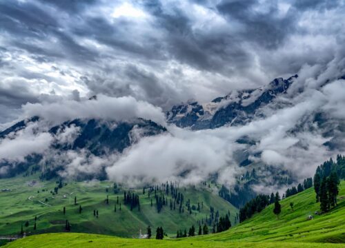 Kashmir in July & August 2026: Complete Monsoon Travel Guide